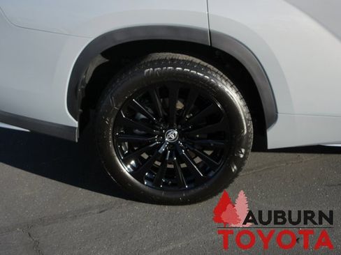 Certified 2025 Toyota Highlander XSE image 4