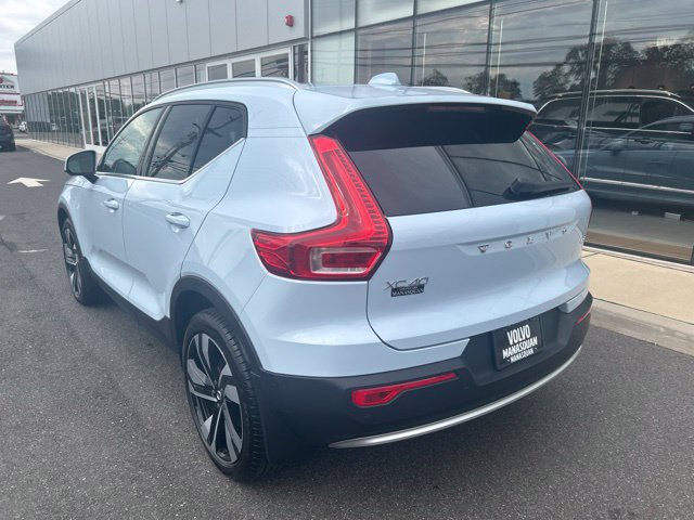 Used 2024 Volvo XC40 B5 Plus w/ Climate Package AWD/4WD image 3