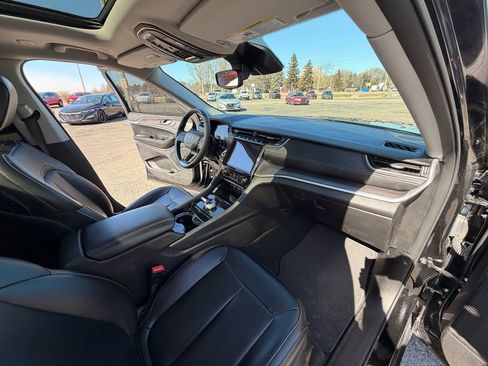 Used 2023 Jeep Grand Cherokee L Limited image 38