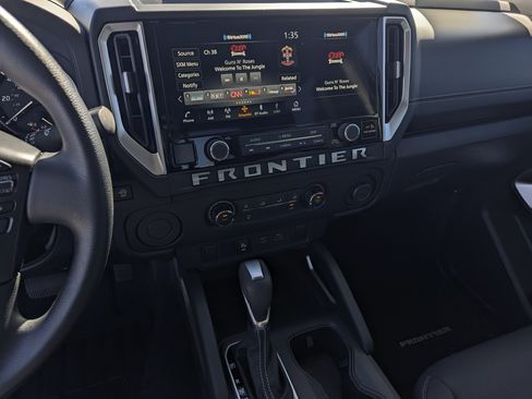 Certified 2025 Nissan Frontier SV w/ Tow Package image 11