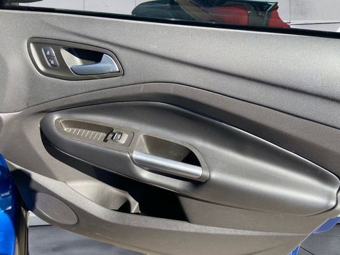 Used 2019 Ford Escape SE image 13