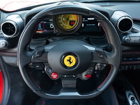 Used 2022 Ferrari F8 Tributo image 34