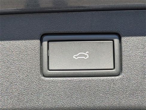 New 2026 Volkswagen Tiguan SE image 14