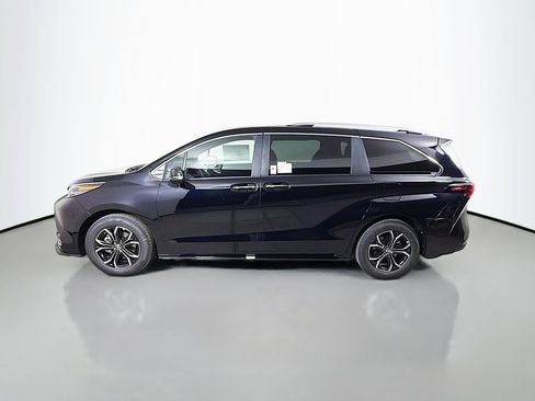 New 2026 Toyota Sienna Platinum AWD/4WD image 8