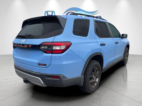 Used 2024 Honda Pilot TrailSport image 2