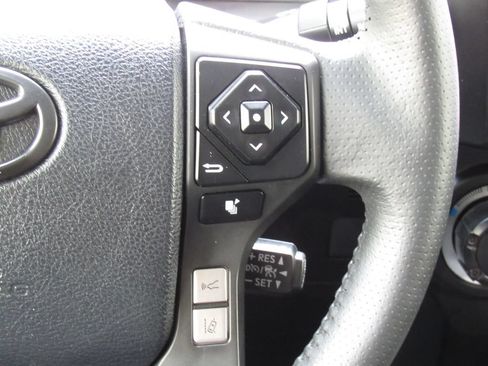 Used 2022 Toyota 4Runner Limited AWD/4WD image 26