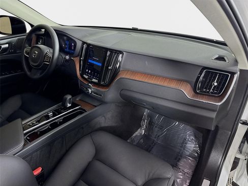 Used 2023 Volvo XC60 B5 Plus w/ Climate Package FWD image 31
