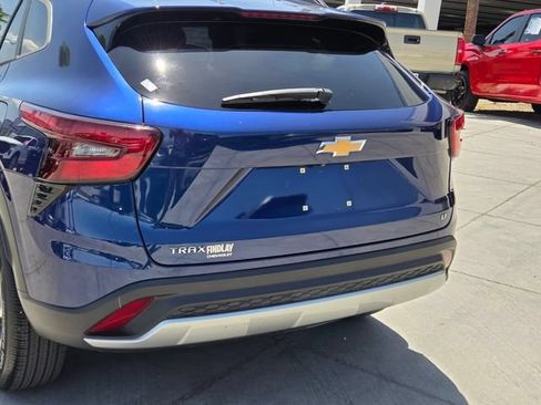 Certified 2024 Chevrolet Trax LT w/ Sunroof Package FWD image 5