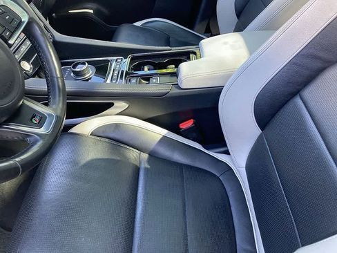 Used 2019 Jaguar F-PACE S AWD/4WD image 13