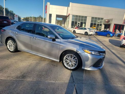 Certified 2018 Toyota Camry XLE image 10