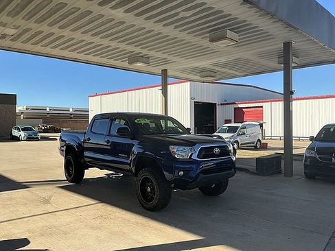 Used 2015 Toyota Tacoma PreRunner image 3
