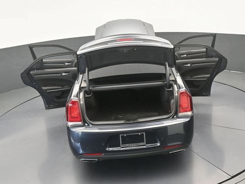 Used 2018 Chrysler 300 S w/ 300S Premium Group RWD image 68
