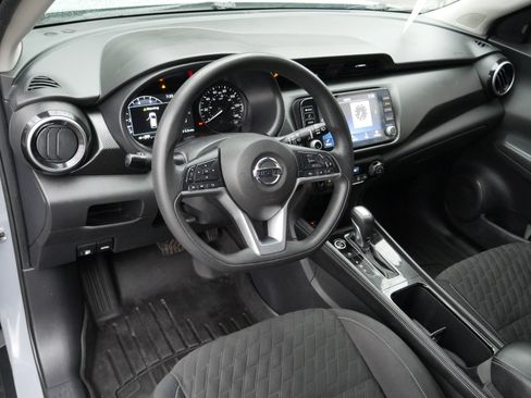 Used 2021 Nissan Kicks SV w/ Exterior Package image 4
