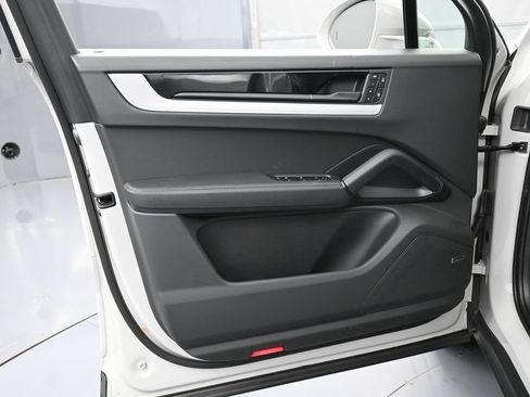 Certified 2026 Porsche Cayenne E-Hybrid AWD/4WD image 15