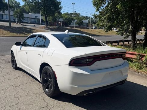 Used 2017 Dodge Charger SXT RWD image 8