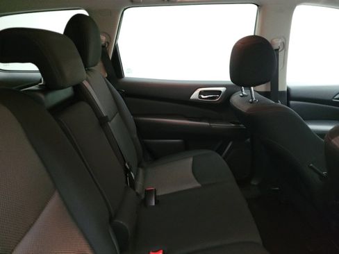Used 2018 Nissan Pathfinder SV AWD/4WD image 19