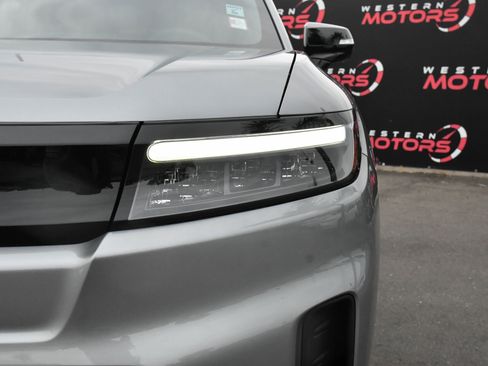 Used 2024 Honda Prologue EX image 11