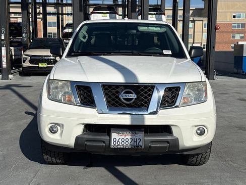 Used 2018 Nissan Frontier SV RWD image 2