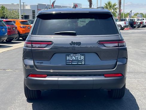 New 2026 Jeep Grand Cherokee L Limited w/ Limited Altitude Package AWD/4WD image 6
