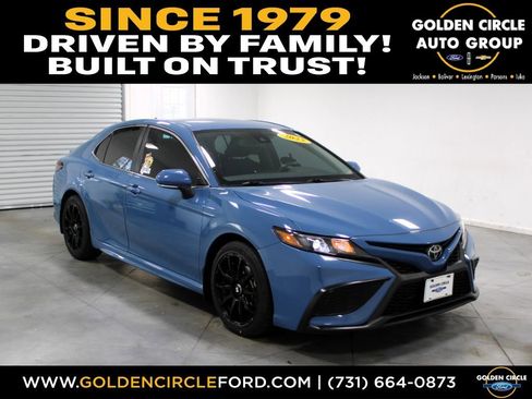 Used 2023 Toyota Camry SE image 1