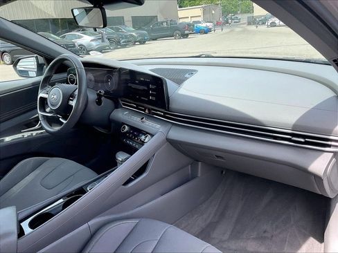 Used 2023 Hyundai Elantra SEL w/ Convenience Package FWD image 14