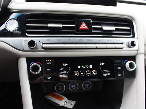 Used 2024 Genesis G70 2.5T image 20