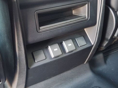 Certified 2024 Land Rover Defender 110 SE image 34