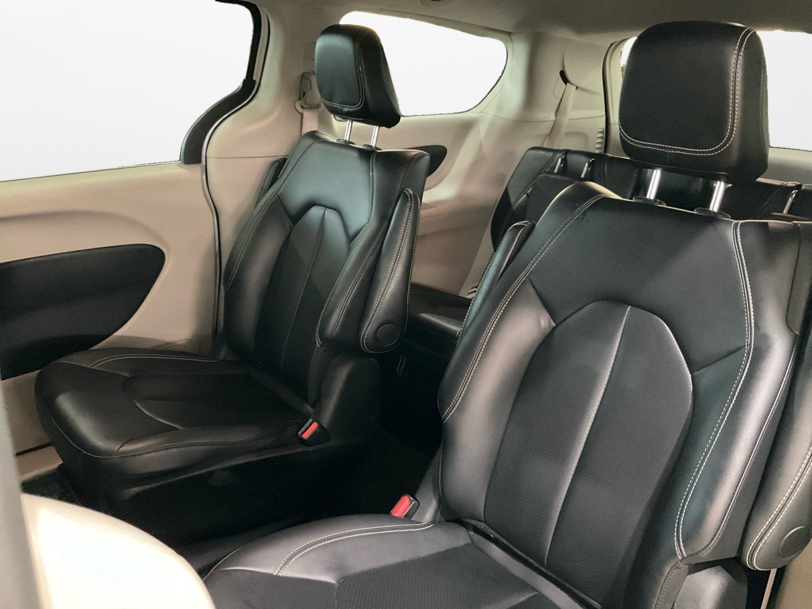 Used 2024 Chrysler Pacifica Limited FWD image 15