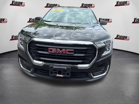 Used 2024 GMC Terrain SLE w/ Driver Convenience Package AWD/4WD image 2