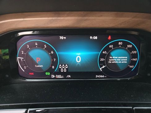 Used 2025 Volkswagen Atlas SE image 2