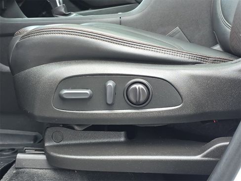 Used 2022 Chevrolet Traverse High Country image 34