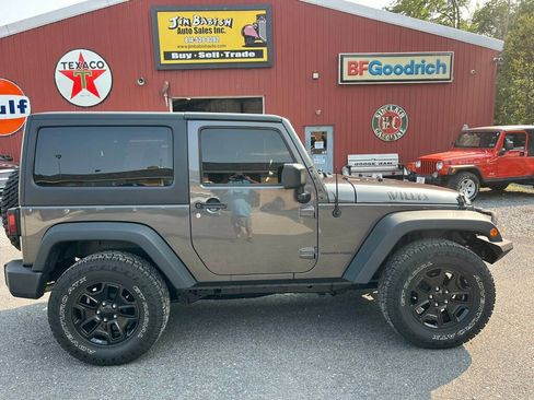 Used 2018 Jeep Wrangler Sport image 3