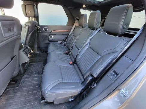 Used 2025 Land Rover Discovery Dynamic SE AWD/4WD image 7