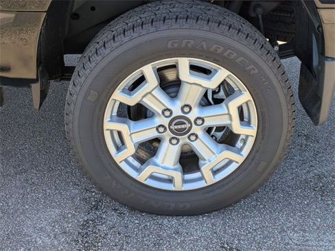 Used 2024 Nissan Titan SV w/ SV Convenience Package image 10