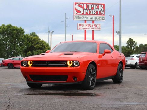 Used 2018 Dodge Challenger R/T w/ Driver Convenience Group RWD image 7