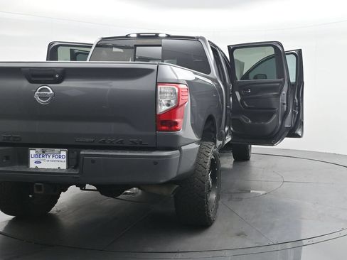 Used 2018 Nissan Titan SL w/ Midnight Edition AWD/4WD image 33