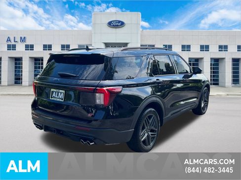 Used 2025 Ford Explorer ST image 6
