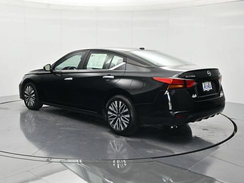 Certified 2024 Nissan Altima 2.5 SV FWD image 7