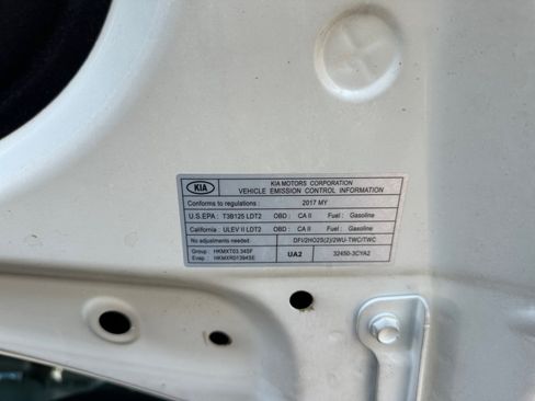 Used 2017 Kia Sedona L FWD image 29