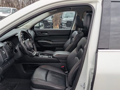 Used 2022 Nissan Pathfinder SL w/ SL Premium Package image 18