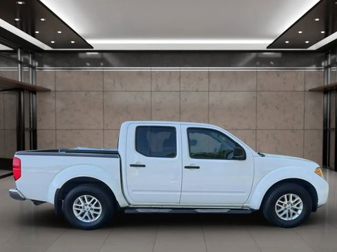 Used 2016 Nissan Frontier SV RWD image 7