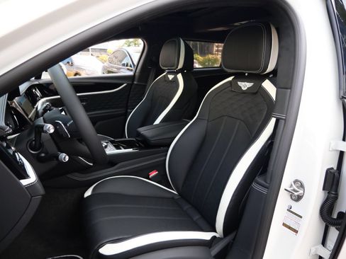 Used 2025 Bentley Flying Spur Plug-In Hybrid AWD/4WD image 18