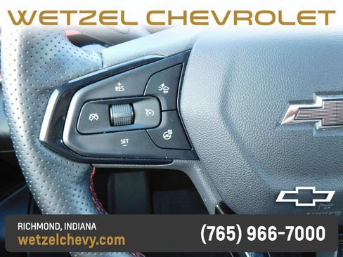 Used 2025 Chevrolet Trax RS w/ Sunroof Package FWD image 28