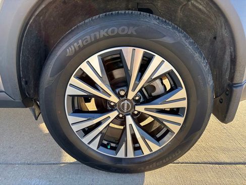 Used 2023 Nissan Rogue SV image 6