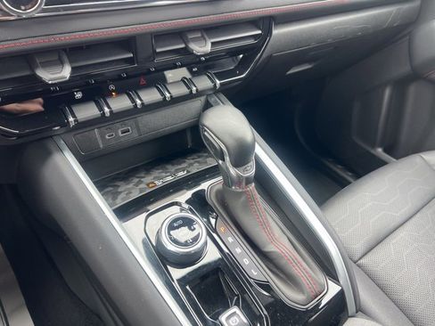 Used 2023 Chevrolet Colorado Z71 w/ Z71 Convenience Package 2 image 15