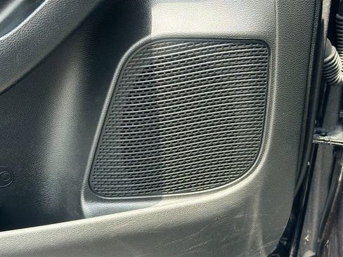 Used 2025 Chrysler Pacifica Select FWD image 19