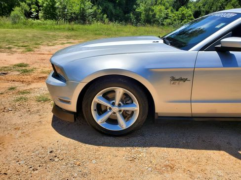 Used 2010 Ford Mustang GT Premium RWD image 3