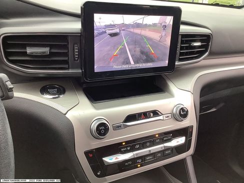 Used 2022 Ford Explorer XLT w/ Equipment Group 202A RWD image 8