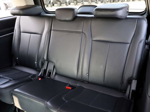 Used 2024 Ford Expedition XLT RWD image 14