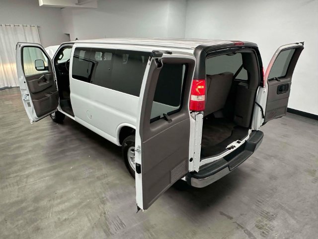 Used 2018 Chevrolet Express 2500 LT w/ LT Preferred Equipment Group RWD image 18